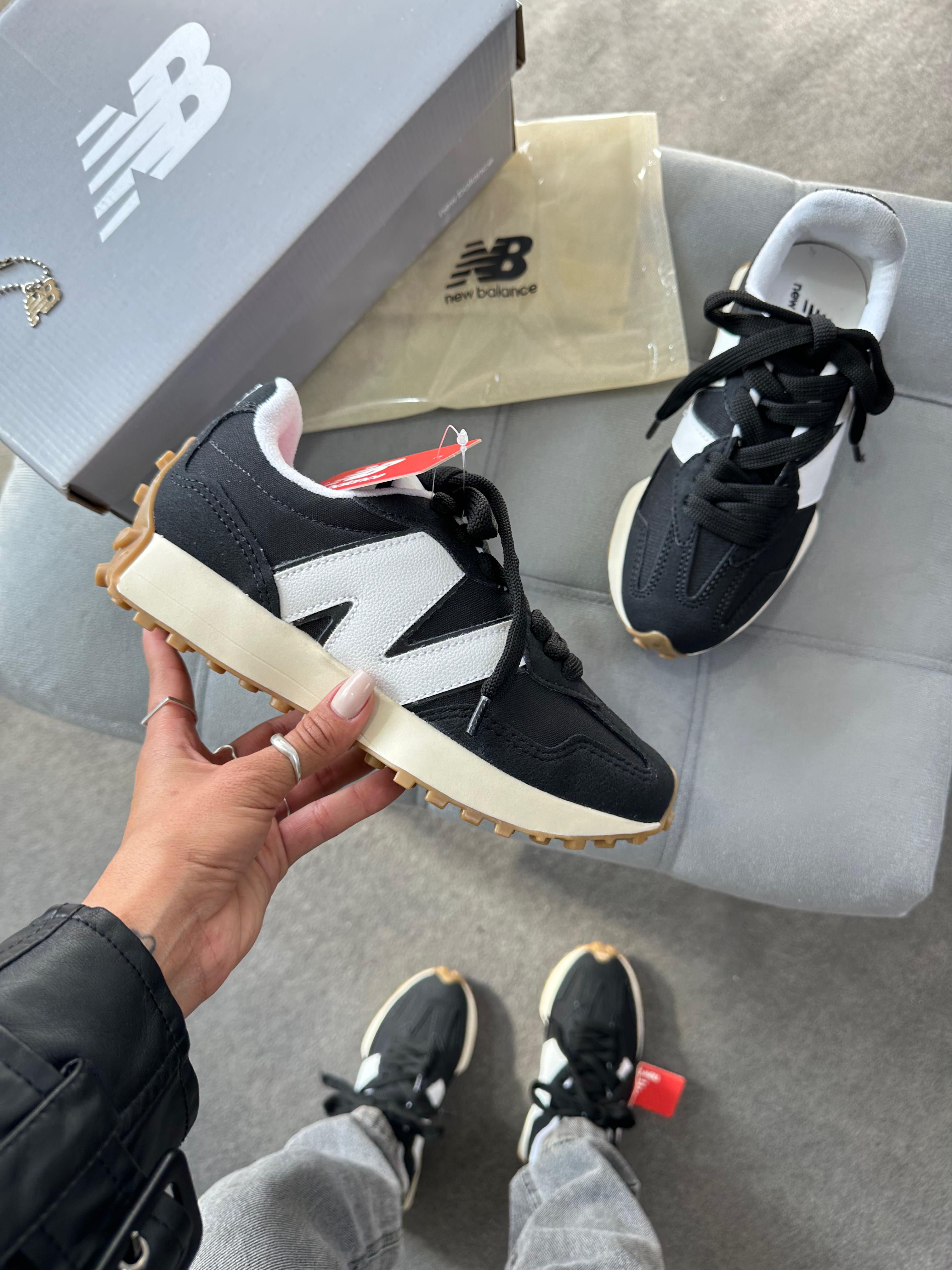 New Balance 327 Preto/off