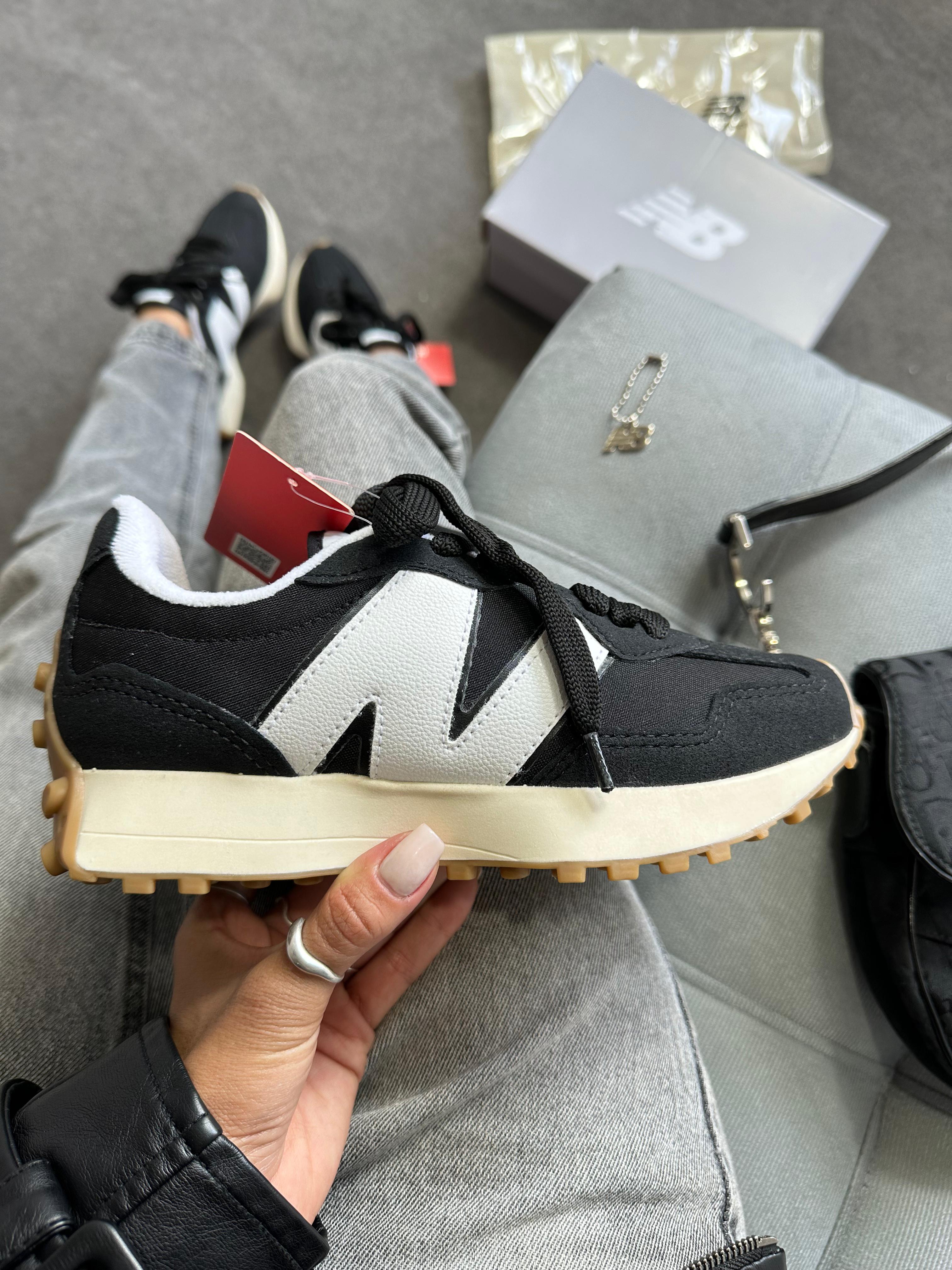 New Balance 327 Preto/off