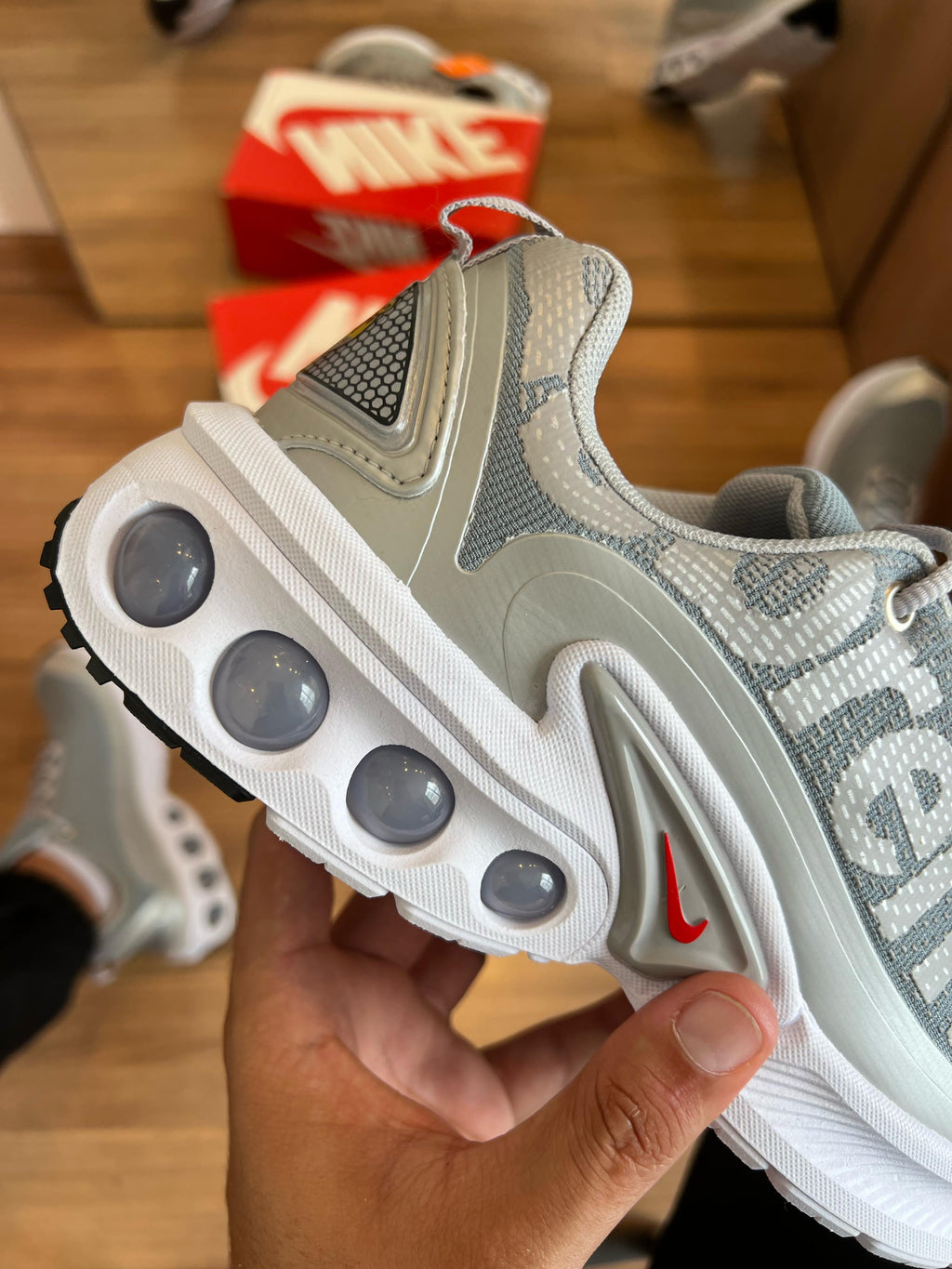 Air Max DN Supreme Branco / Cinza