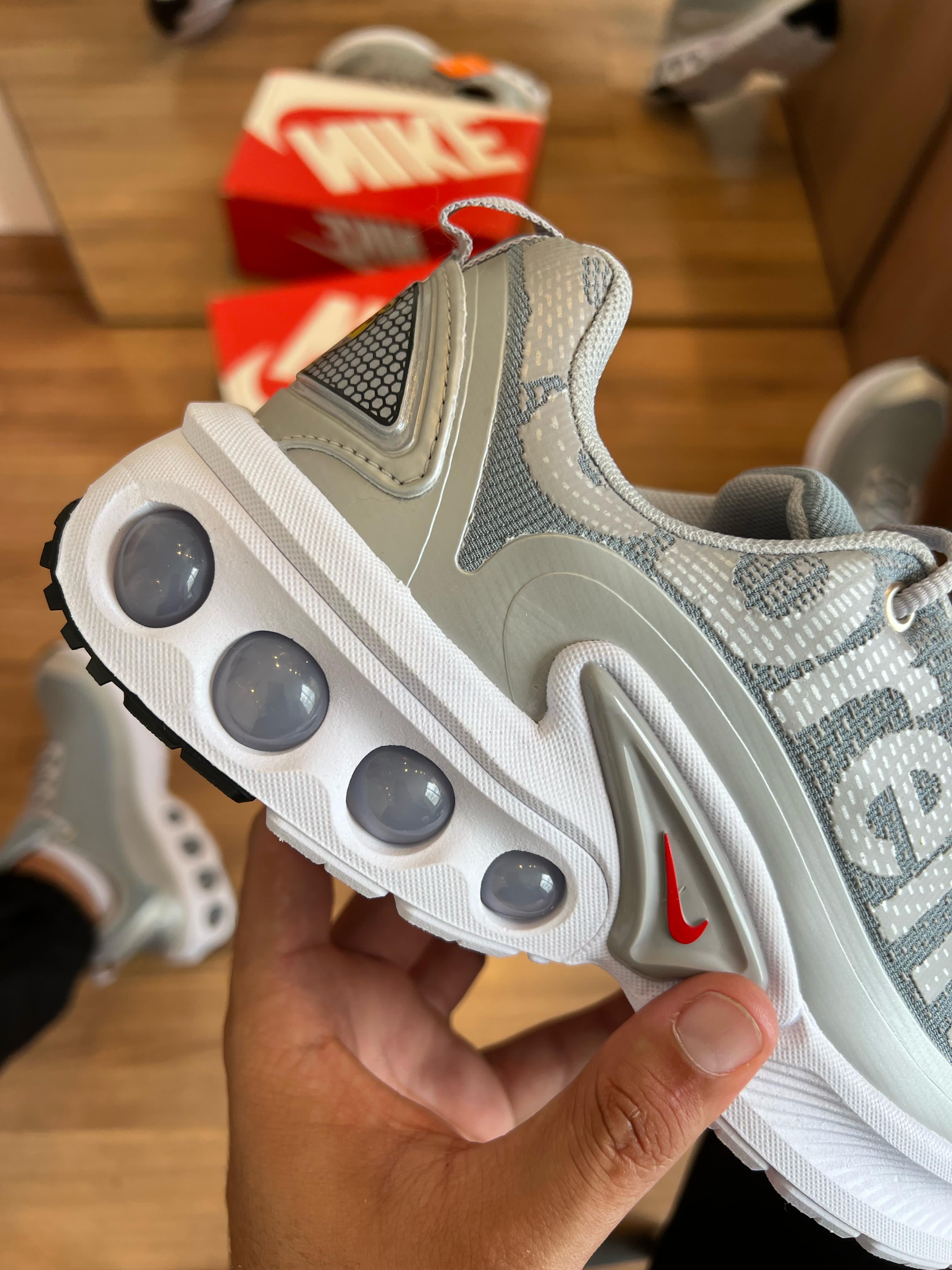 Air Max DN Supreme Branco / Cinza
